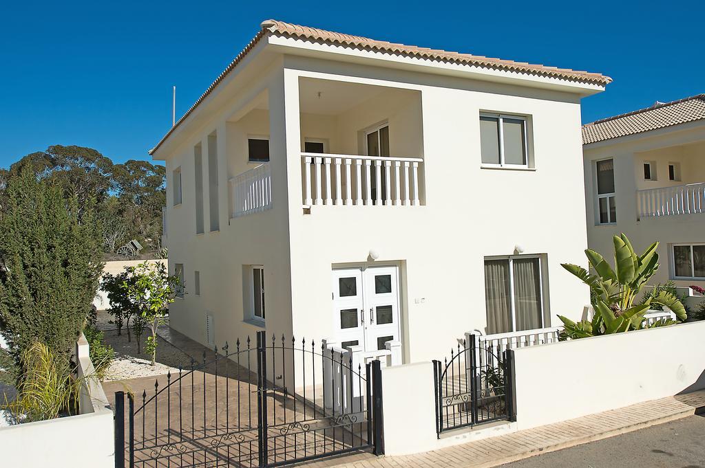 Hara Nissi Beach Villas أيا نابا الغرفة الصورة