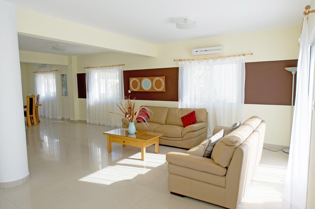 Hara Nissi Beach Villas أيا نابا الغرفة الصورة