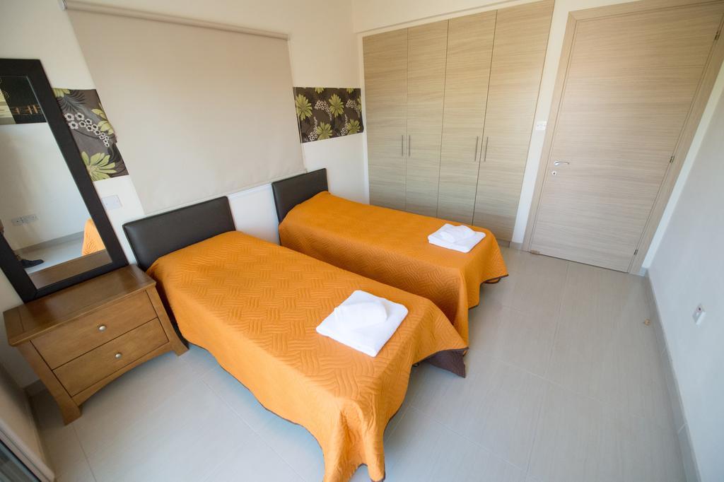 Hara Nissi Beach Villas أيا نابا الغرفة الصورة