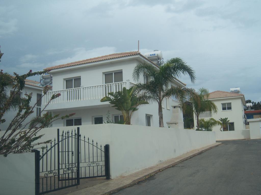 Hara Nissi Beach Villas أيا نابا الغرفة الصورة